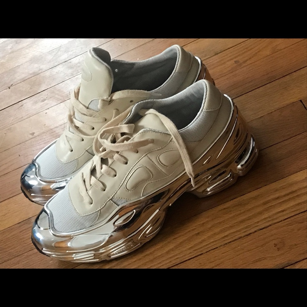 Shoes - Picture 2 of 7